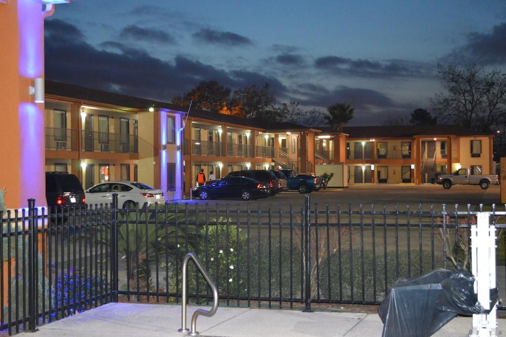Econo Lodge Lake Charles University Area Eksteriør bilde